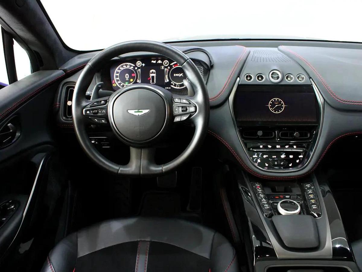 2022 - Aston Martin DBX 550 - Low mileage-1-1