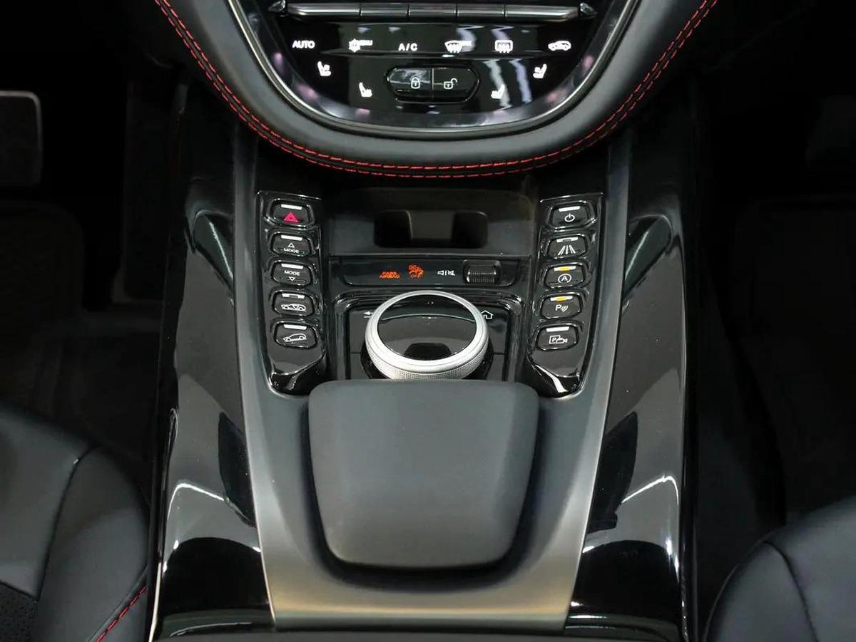 2022 - Aston Martin DBX 550 - Low mileage-14-14