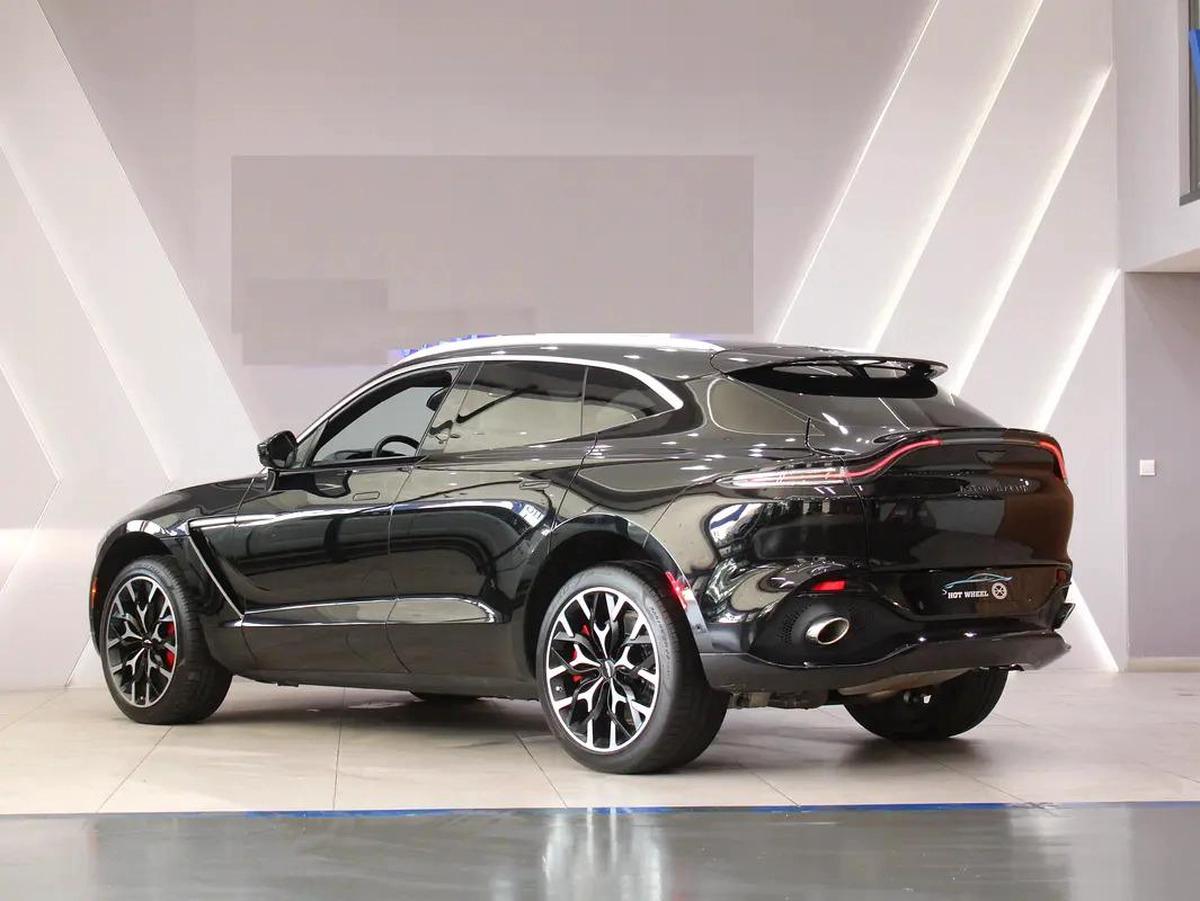 2022 - Aston Martin DBX 550 - Low mileage-10-10