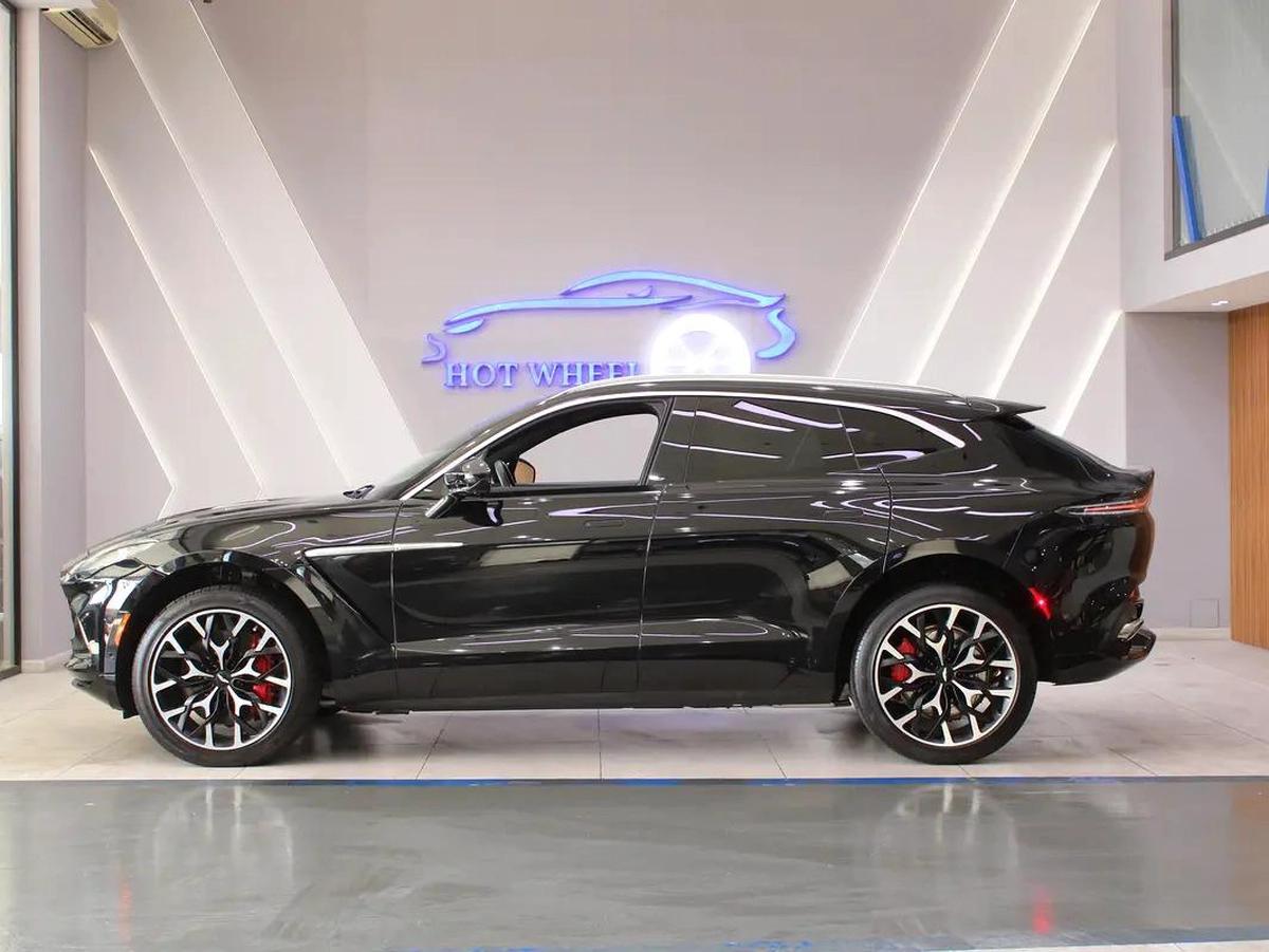2022 - Aston Martin DBX 550 - Low mileage-6-6
