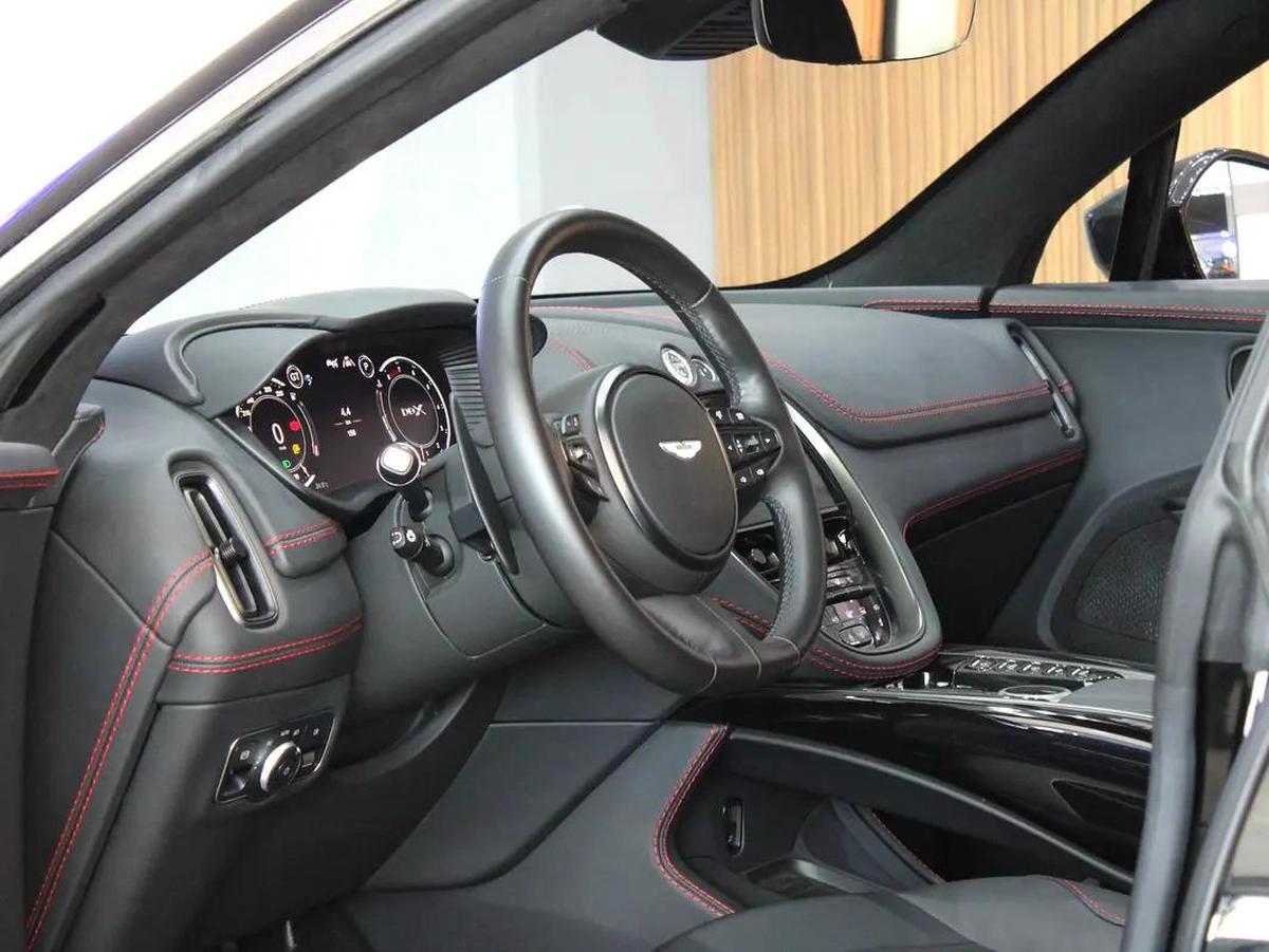 2022 - Aston Martin DBX 550 - Low mileage-13-13