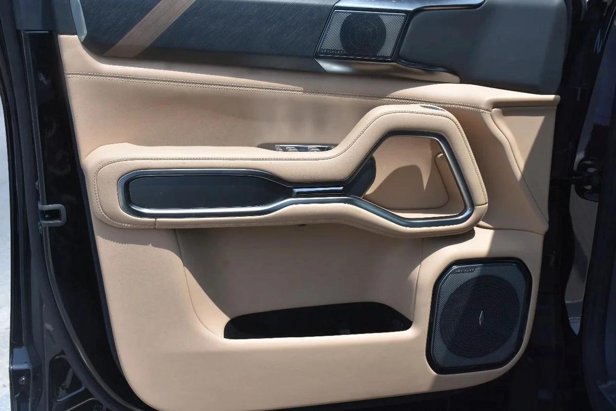 LEOPARD 8 FLAGSHIP 7 SEATS PHEV 2025 | BLACK-21-21