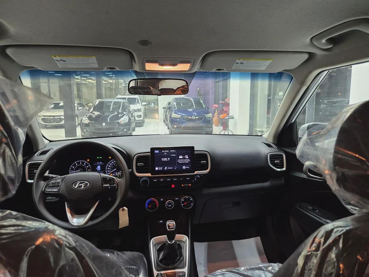 Hyundai Venue Manual Gear-6-6