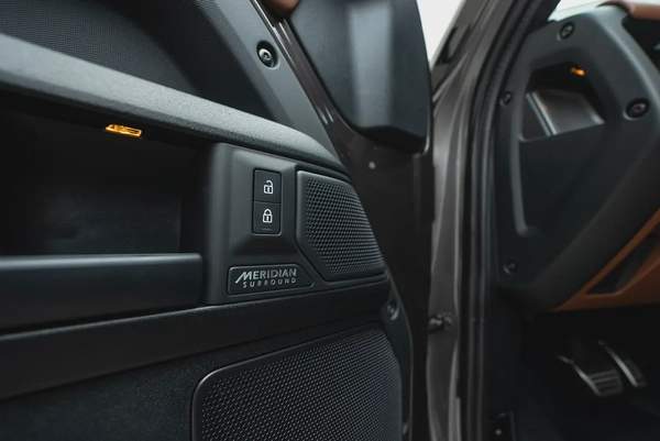 2025 LAND ROVER DEFENDER P635 OCTA | GCC 5 YEARS WARRANTY | 635 HP | HIGH SPEC |