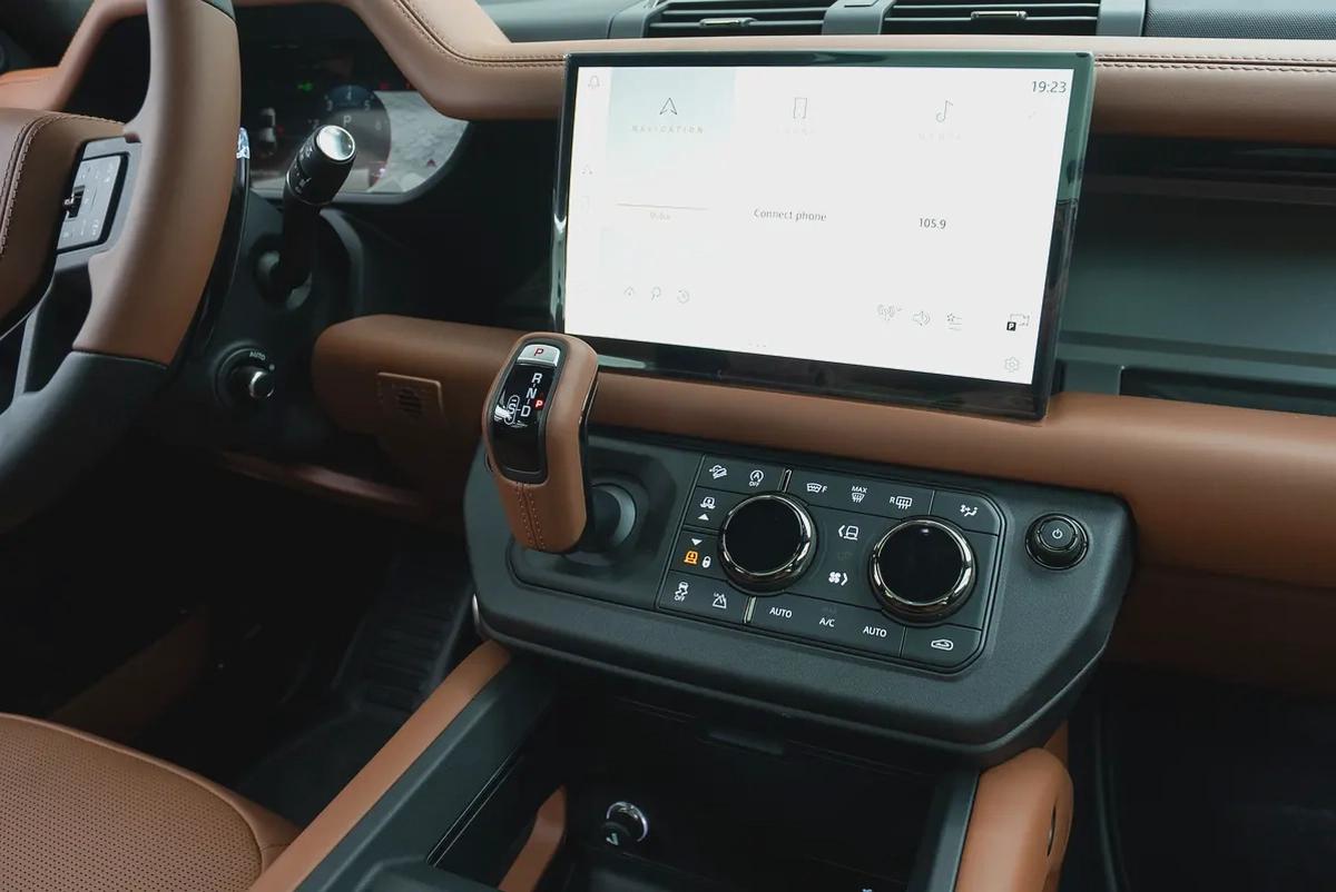 2025 LAND ROVER DEFENDER P635 OCTA | GCC 5 YEARS WARRANTY | 635 HP | HIGH SPEC |-12-12