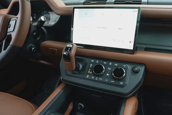 2025 LAND ROVER DEFENDER P635 OCTA | GCC 5 YEARS WARRANTY | 635 HP | HIGH SPEC |