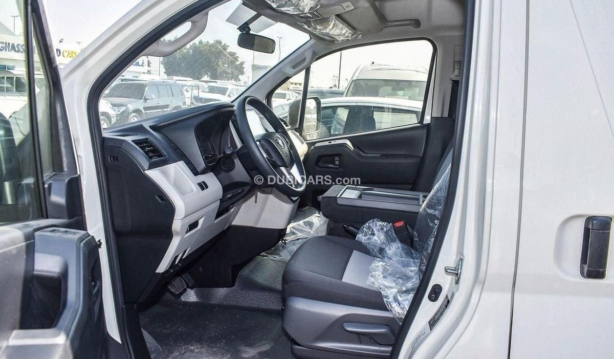 Toyota Hiace Cargo Van-10-10
