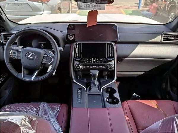 Lexus LX600 LEXUS LX 600 SIGNATURE-- 7 SEATER