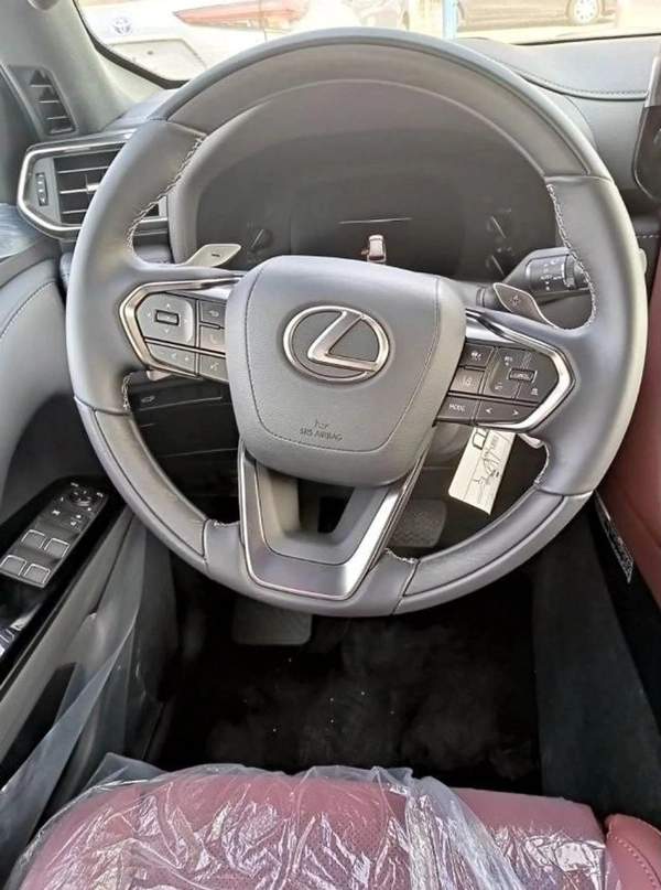 Lexus LX600 LEXUS LX 600 SIGNATURE-- 7 SEATER