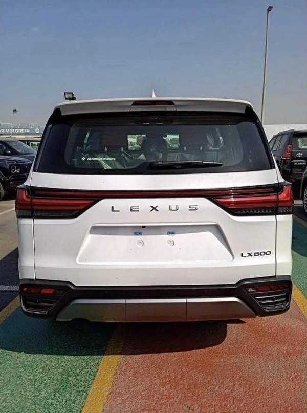 Lexus LX600 LEXUS LX 600 SIGNATURE-- 7 SEATER