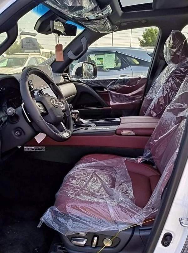 Lexus LX600 LEXUS LX 600 SIGNATURE-- 7 SEATER