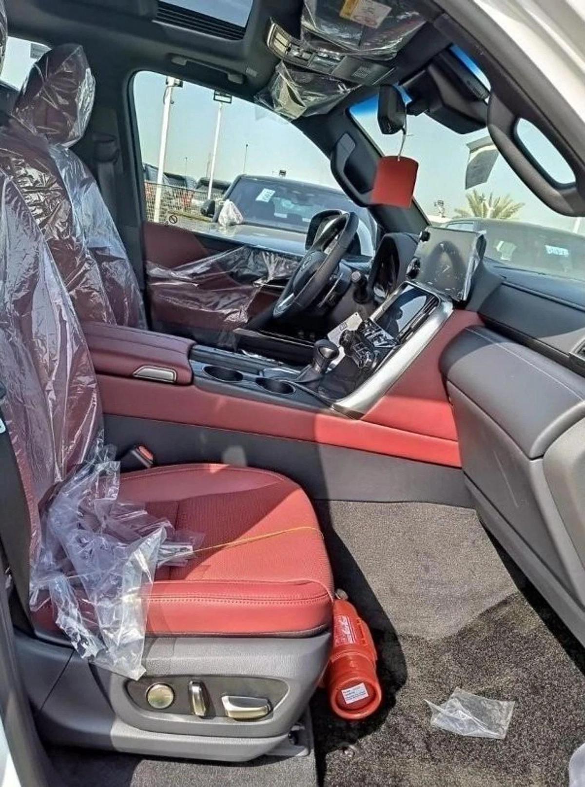 Lexus LX600 LEXUS LX 600 SIGNATURE-- 7 SEATER-13-13