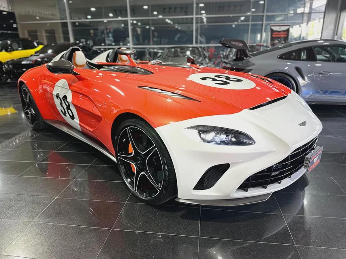 ASTON MARTIN SPEEDSTER, V12, GCC, BRAND NEW, 1 OF 88 PCS IN THE WORLD, SPECIAL COLOR, FULLY LOADED-0-0