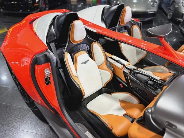 ASTON MARTIN SPEEDSTER, V12, GCC, BRAND NEW, 1 OF 88 PCS IN THE WORLD, SPECIAL COLOR, FULLY LOADED