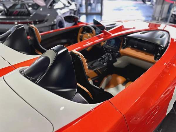 ASTON MARTIN SPEEDSTER, V12, GCC, BRAND NEW, 1 OF 88 PCS IN THE WORLD, SPECIAL COLOR, FULLY LOADED