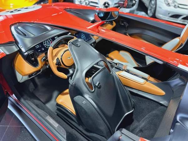 ASTON MARTIN SPEEDSTER, V12, GCC, BRAND NEW, 1 OF 88 PCS IN THE WORLD, SPECIAL COLOR, FULLY LOADED