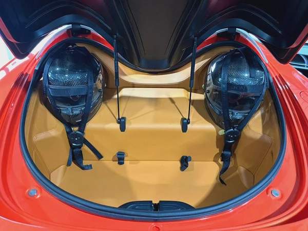 ASTON MARTIN SPEEDSTER, V12, GCC, BRAND NEW, 1 OF 88 PCS IN THE WORLD, SPECIAL COLOR, FULLY LOADED