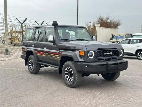 Toyota Land Cruiser 70 DX 4.0L A/T