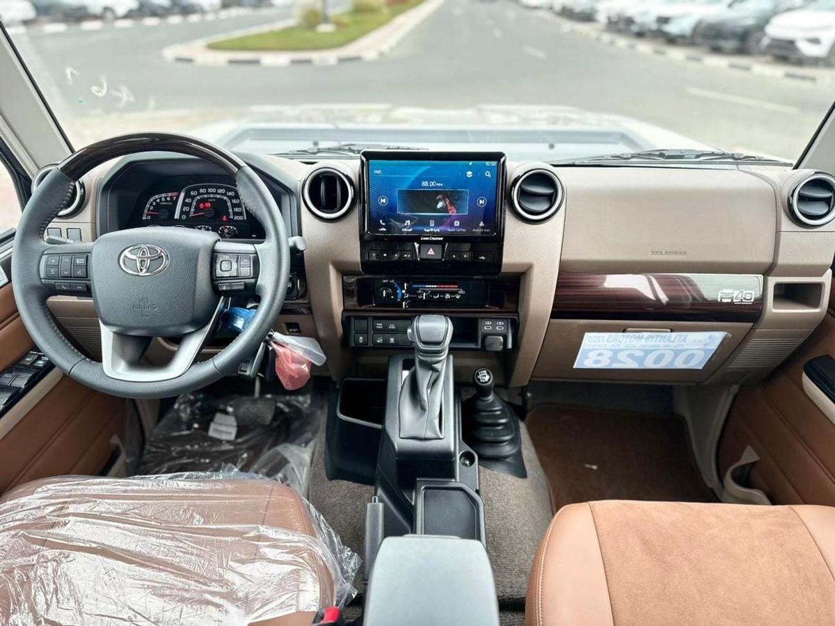 Toyota Land Cruiser 70 DX 4.0L A/T-7-7