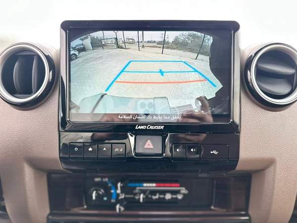 Toyota Land Cruiser 70 DX 4.0L A/T