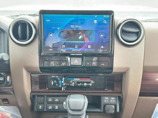 Toyota Land Cruiser 70 DX 4.0L A/T
