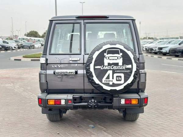 Toyota Land Cruiser 70 DX 4.0L A/T