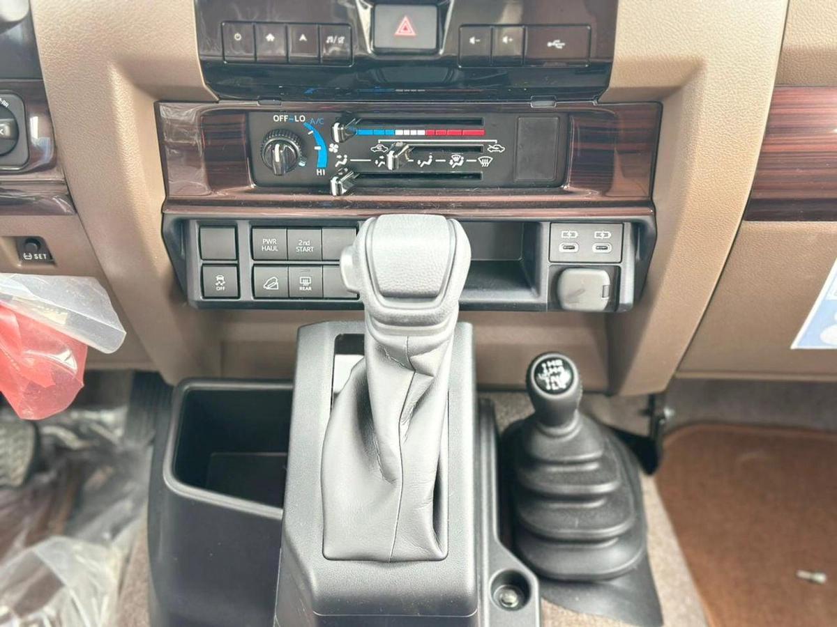 Toyota Land Cruiser 70 DX 4.0L A/T-14-14