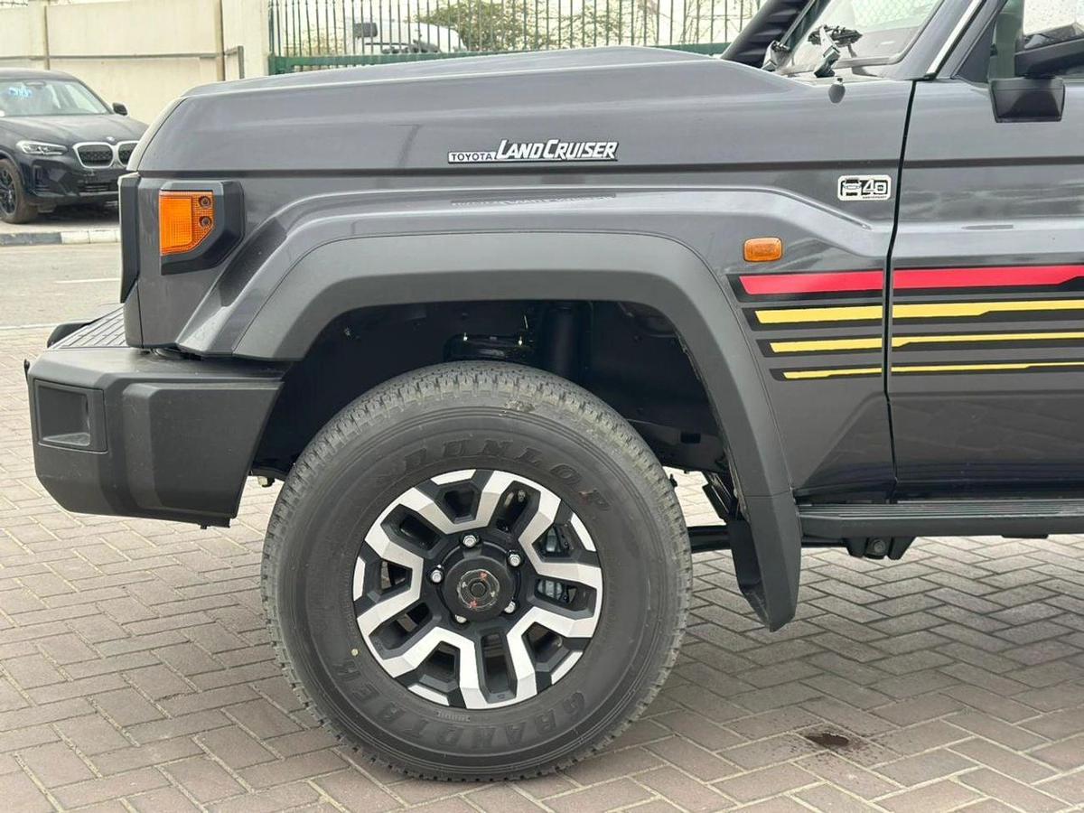 Toyota Land Cruiser 70 DX 4.0L A/T-15-15