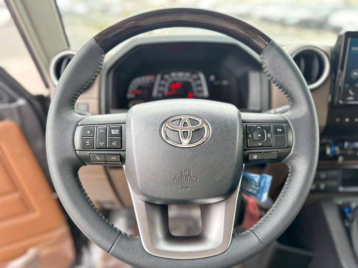 Toyota Land Cruiser 70 DX 4.0L A/T-16-16