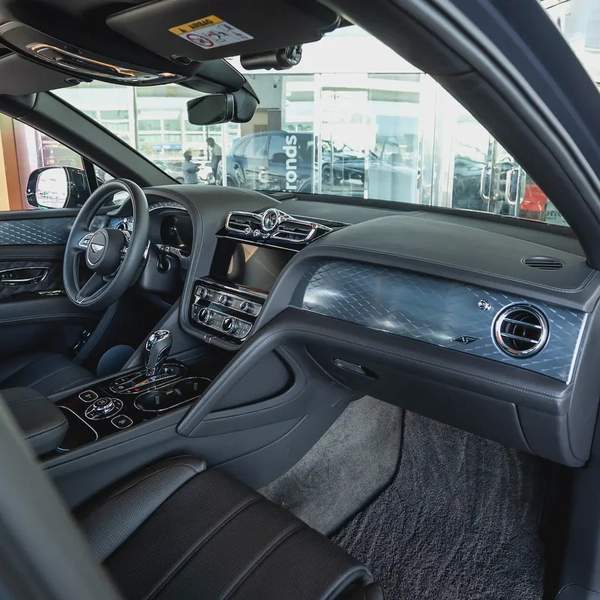 2023 BENTLEY BENTAYGA S HYBIRD DONE ONLY 18,000KM