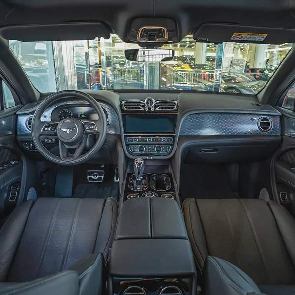 2023 BENTLEY BENTAYGA S HYBIRD DONE ONLY 18,000KM