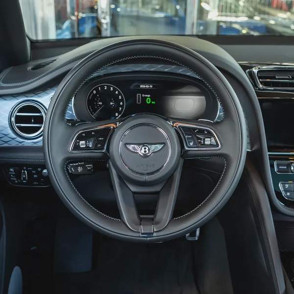 2023 BENTLEY BENTAYGA S HYBIRD DONE ONLY 18,000KM