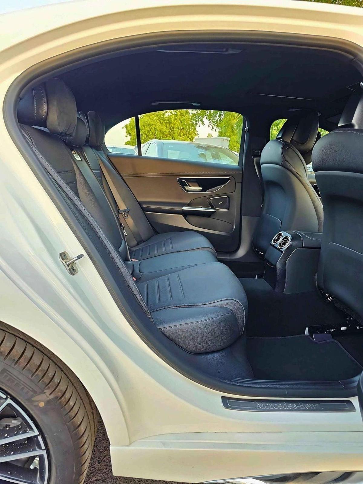 Mercedes-Benz C 200 L 1.5L / TURBO SPORT EDITION / 360* CAMERA / LEATHER SEATS / FULL OPTION (CODE # C200L)-8-8