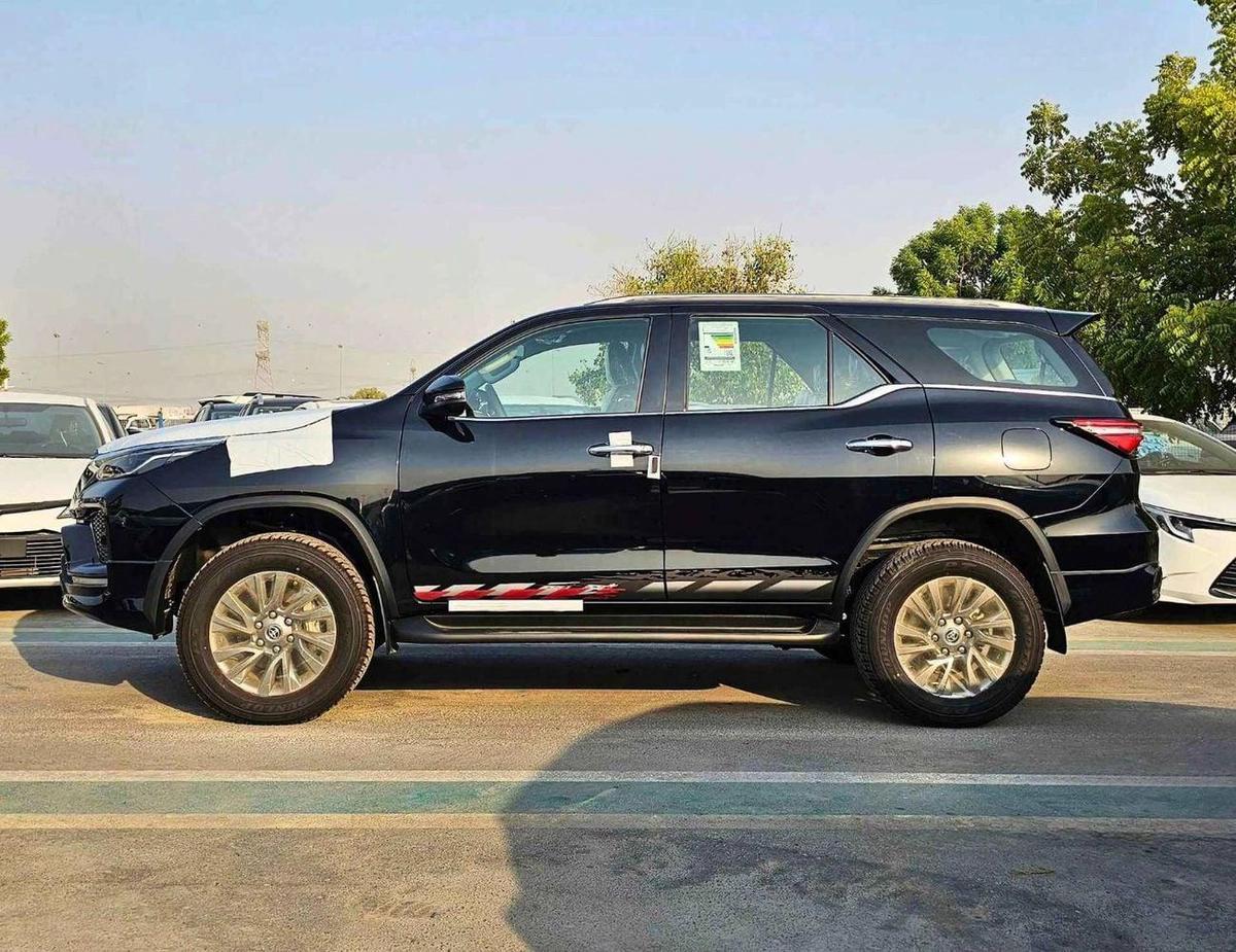 Toyota Fortuner SR5 ADVENTURE / 4.0L V6 PETROL / FRONT PWR SEATS / PUSH START / DIFF LOCK AUTO A/C (CODE # F6HA)-3-3