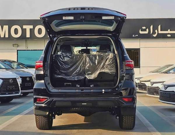 Toyota Fortuner SR5 ADVENTURE / 4.0L V6 PETROL / FRONT PWR SEATS / PUSH START / DIFF LOCK AUTO A/C (CODE # F6HA)