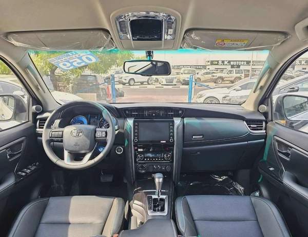 Toyota Fortuner SR5 ADVENTURE / 4.0L V6 PETROL / FRONT PWR SEATS / PUSH START / DIFF LOCK AUTO A/C (CODE # F6HA)