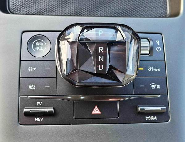 BYD QIN PLUS DMI 55 KM PLUG IN HYBRID / 1.5L PETROL V4 / DVD+CAMERA (CODE # QINPDMI)