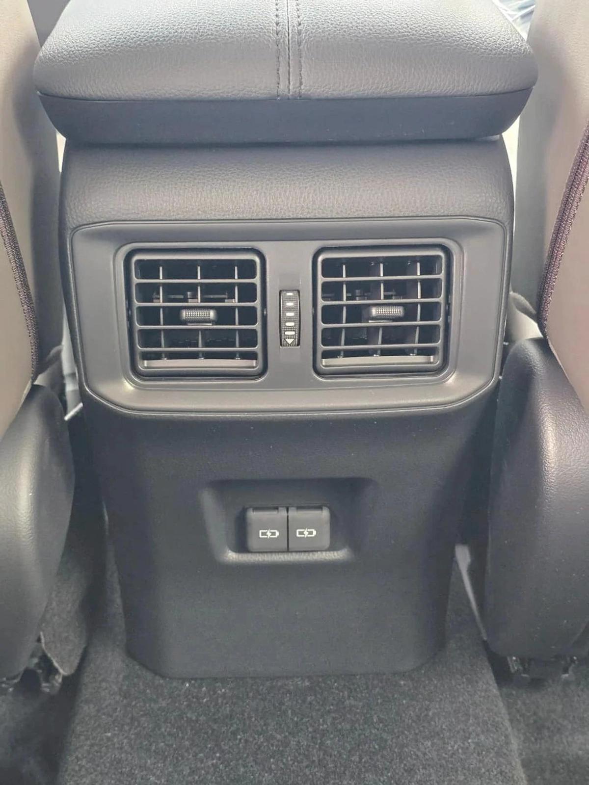 Toyota RAV4 2.5L Adventure-3-3