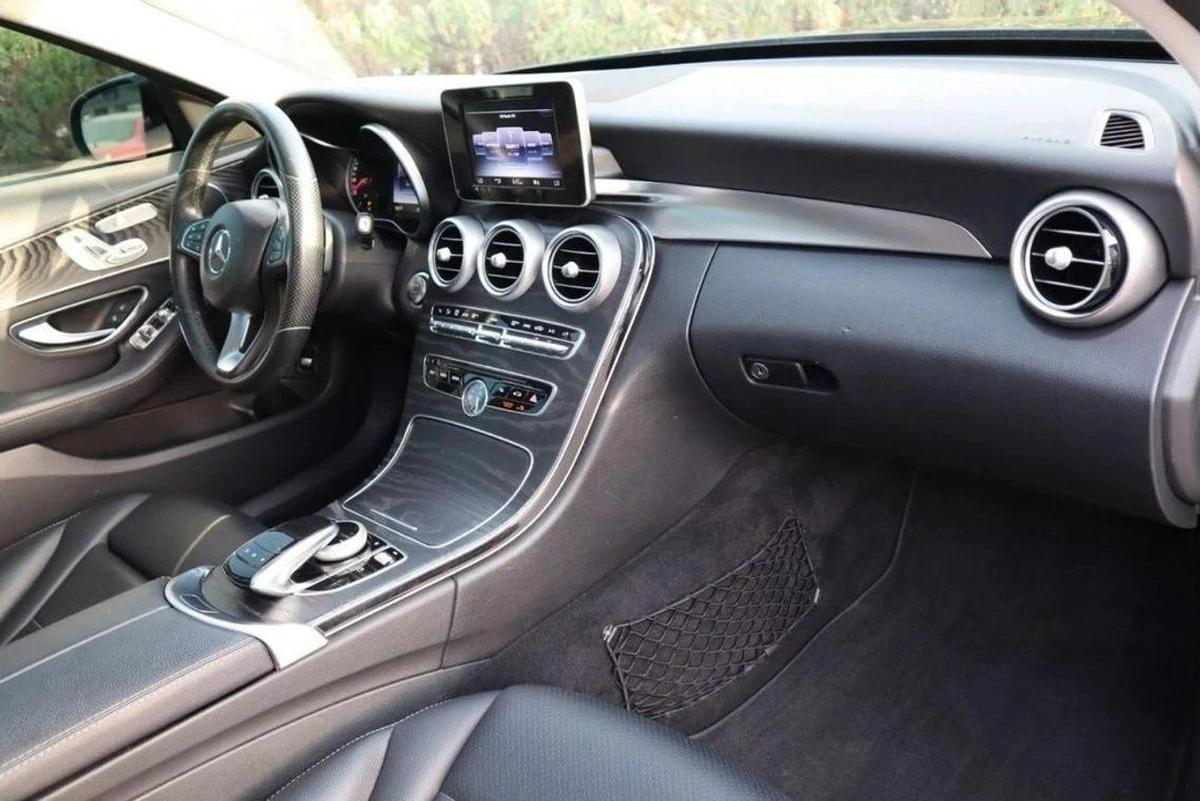 Mercedes Benz C300-2-2