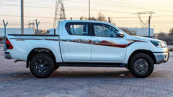 Toyota Hilux HILUX GLX 2.7L MT PETROL 2024