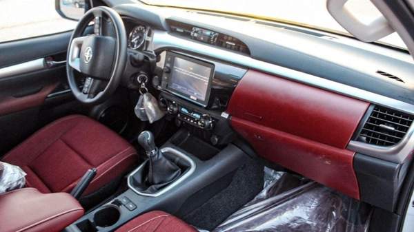 Toyota Hilux HILUX GLX 2.7L MT PETROL 2024