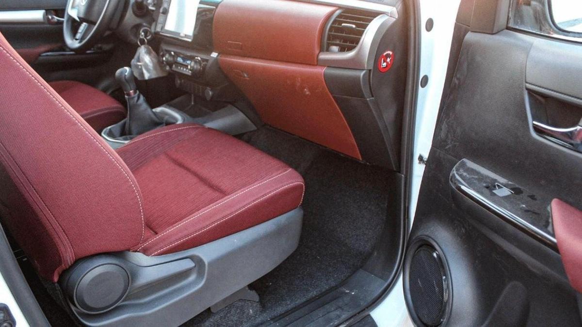 Toyota Hilux HILUX GLX 2.7L MT PETROL 2024-14-14