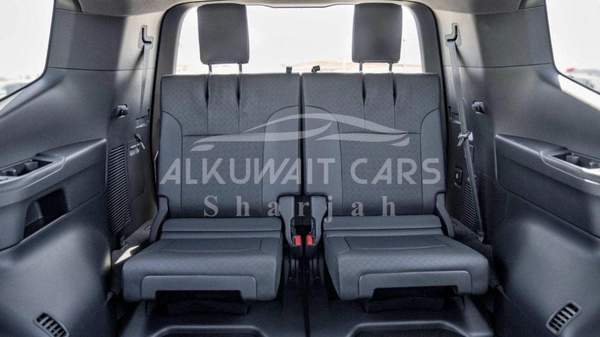 Toyota Land Cruiser Toyota Land Cruiser VXR 3.5L Petrol AT MY2025