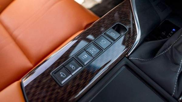 Lexus LX 600 VIP 3.5P AT MY2023 – BLACK