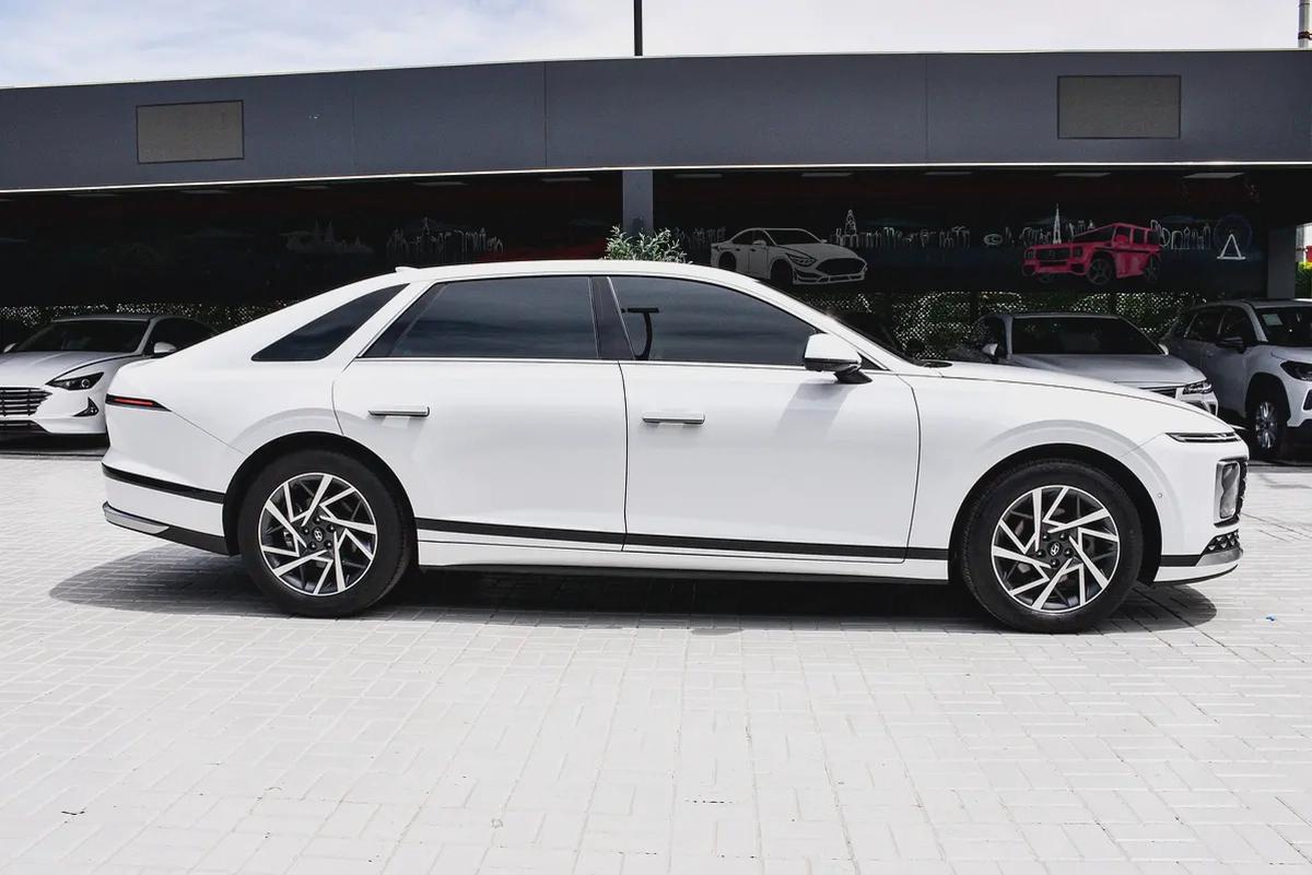 Hyundai Azera Hybrid 2025 | Korean Specs | Clean Title | 13K KM | White | هيونداي ازيرا هايبرد 2025-4-4