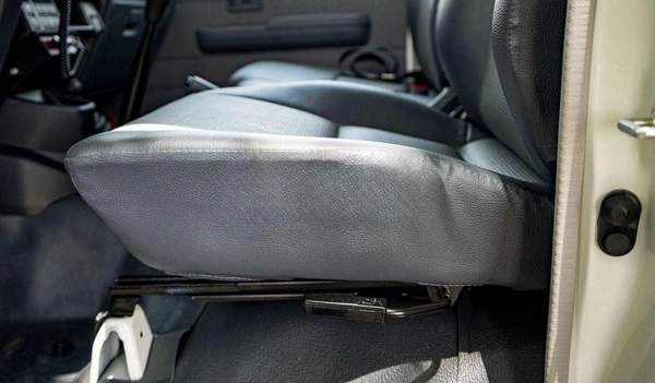 Toyota Land Cruiser 70 TOYOTA LAND CRUISER LC78 4.2L AMBULANCE