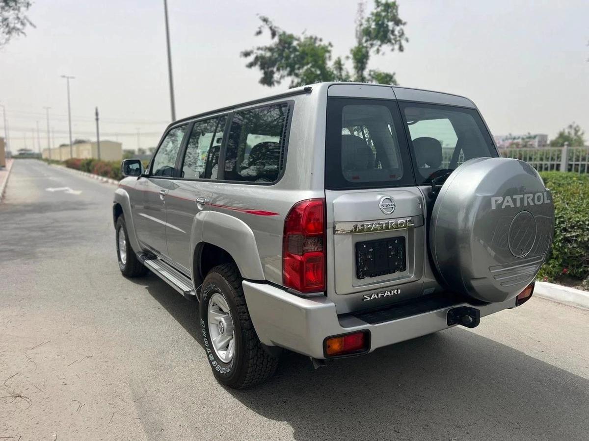 Nissan Patrol Safari Safari 4.8L M/T-8-8