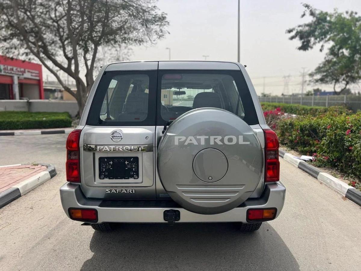 Nissan Patrol Safari Safari 4.8L M/T-6-6