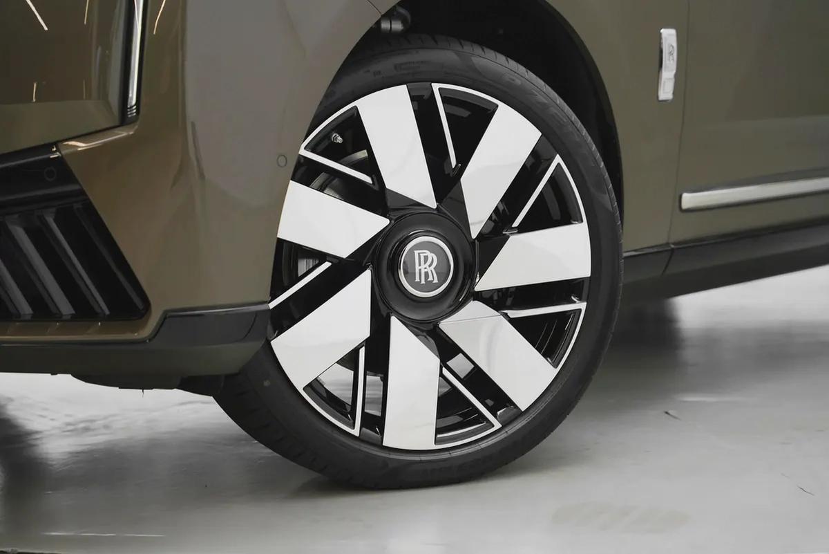 2026 ROLLS ROYCE CULLINAN WITH WARRANTY AND SERVICE CONTRACT-18-18