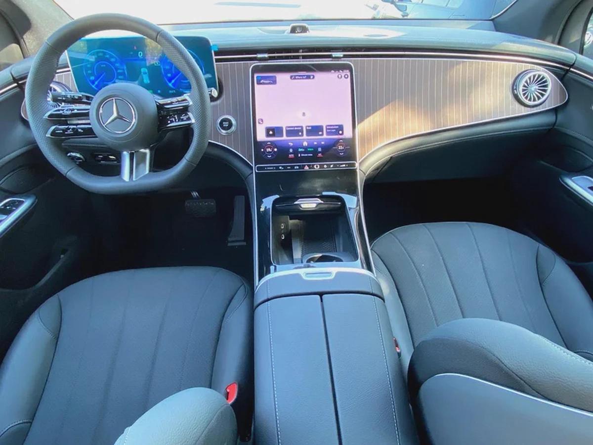 Mercedes Benz 2024 EQE 500 4Matic SUV (Brand New)-8-8